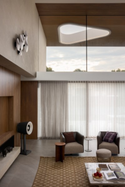 882 Dalkeith Residence